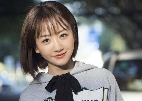 娱乐吃瓜高个子是谁啊,揭秘娱乐圈高个子“吃瓜达人”之谜